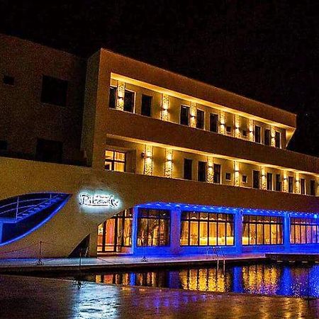 Pik Elegance Hotel Ploieşti Kültér fotó