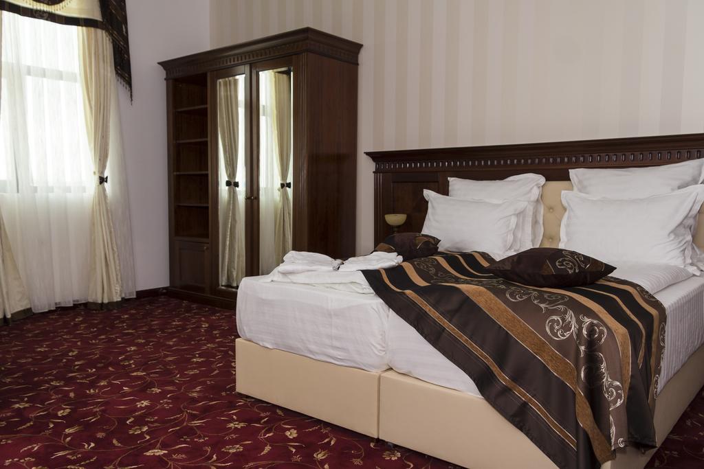 Pik Elegance Hotel Ploieşti Szoba fotó