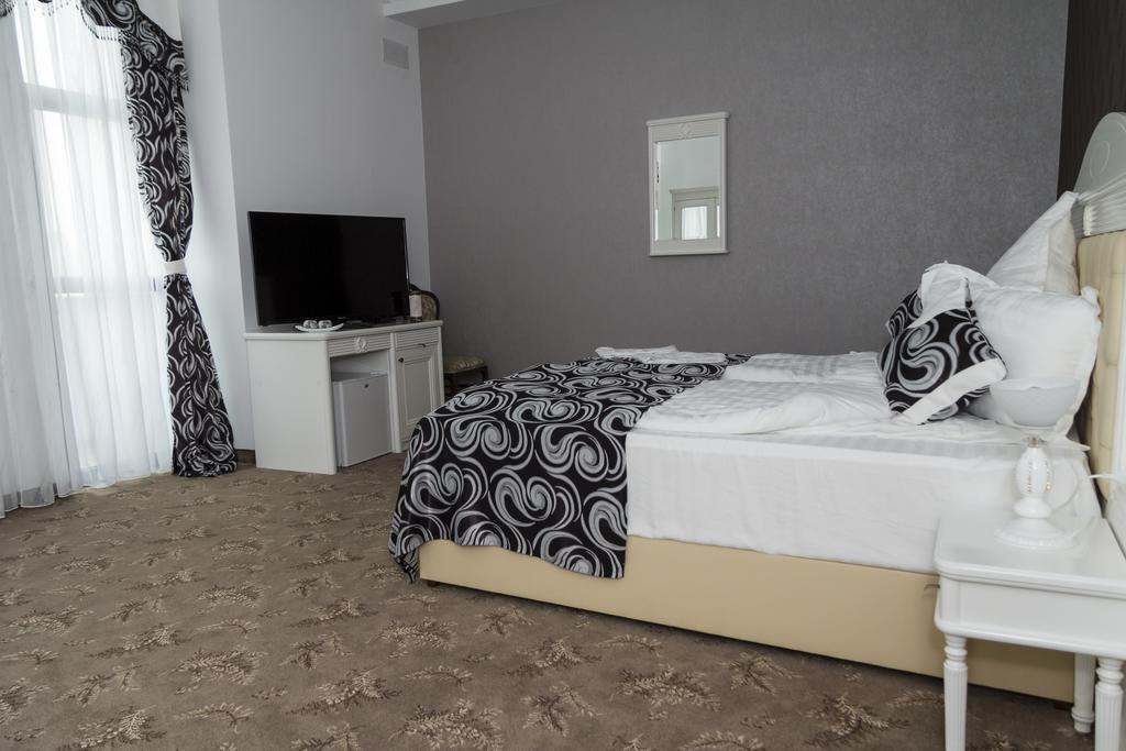 Pik Elegance Hotel Ploieşti Szoba fotó