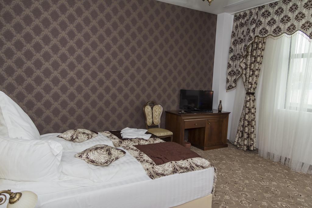 Pik Elegance Hotel Ploieşti Szoba fotó