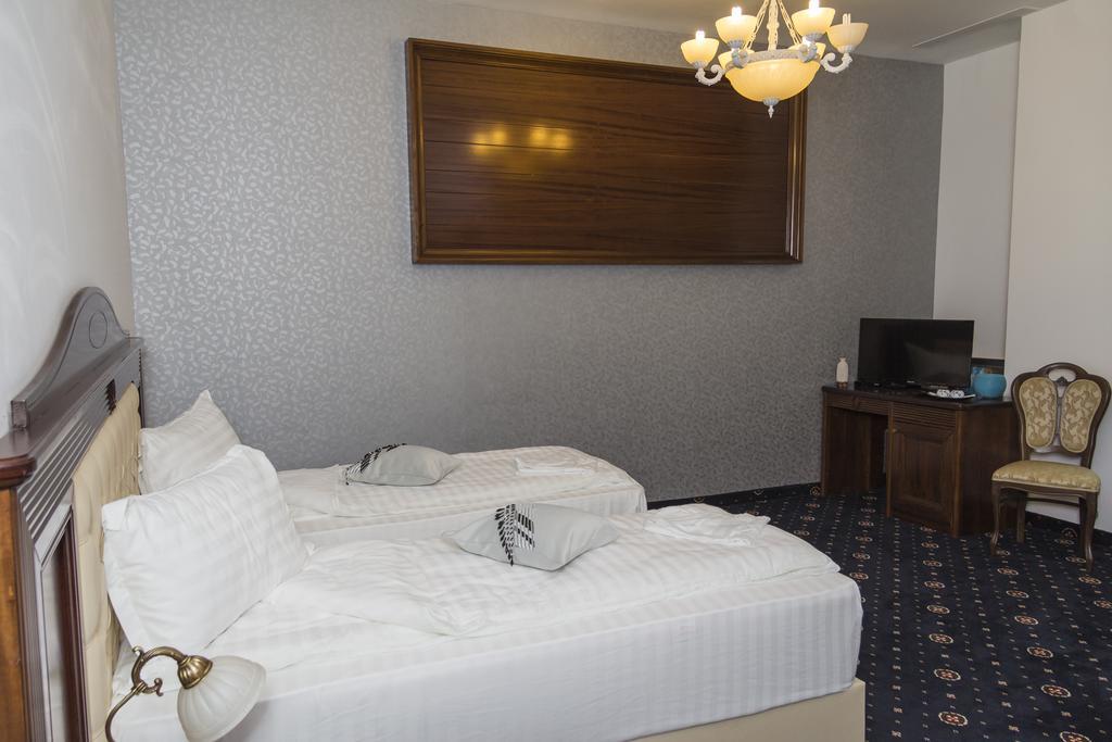 Pik Elegance Hotel Ploieşti Szoba fotó