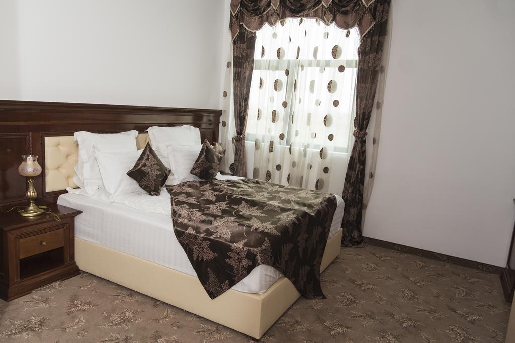 Pik Elegance Hotel Ploieşti Szoba fotó