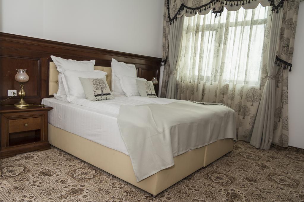 Pik Elegance Hotel Ploieşti Szoba fotó