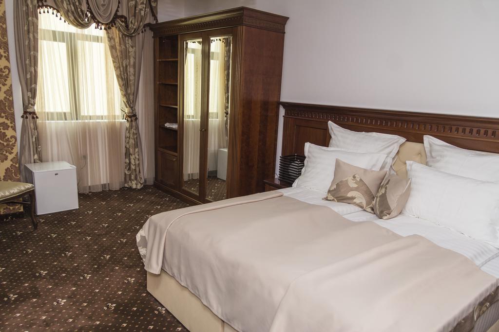 Pik Elegance Hotel Ploieşti Szoba fotó