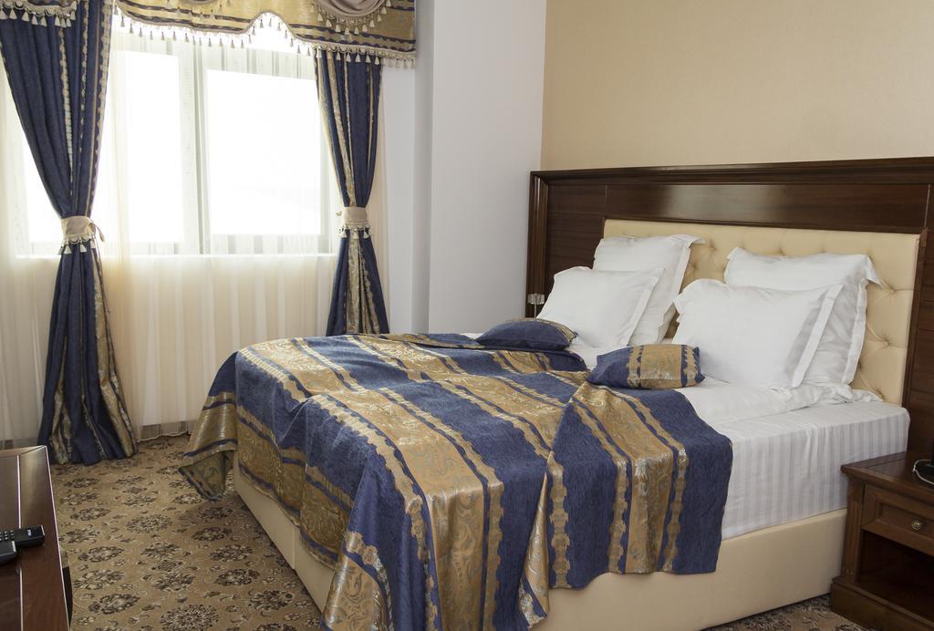 Pik Elegance Hotel Ploieşti Szoba fotó