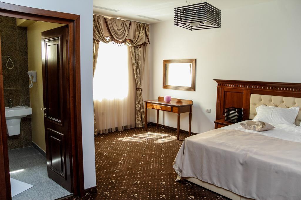 Pik Elegance Hotel Ploieşti Szoba fotó