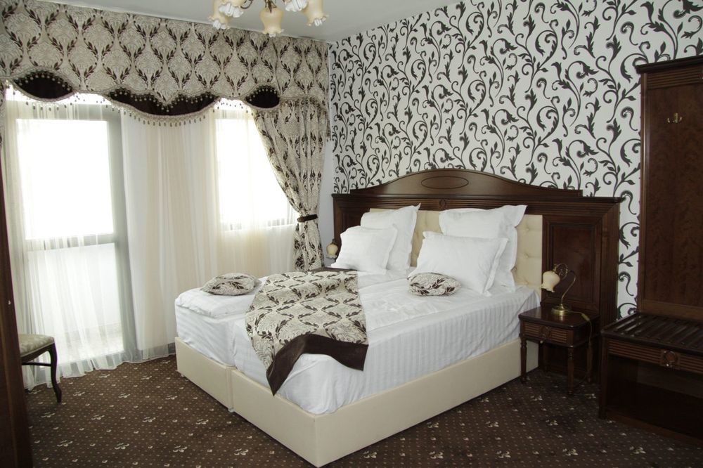 Pik Elegance Hotel Ploieşti Kültér fotó