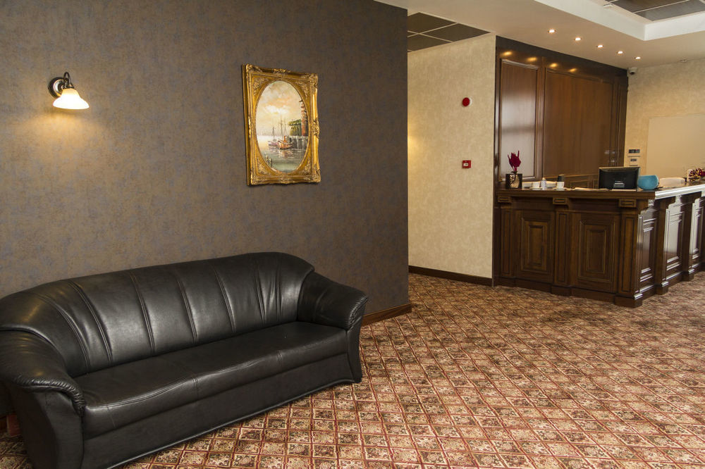 Pik Elegance Hotel Ploieşti Kültér fotó