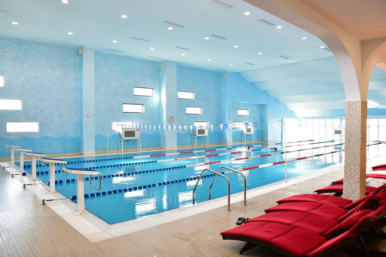 Pik Elegance Hotel Ploieşti Kültér fotó