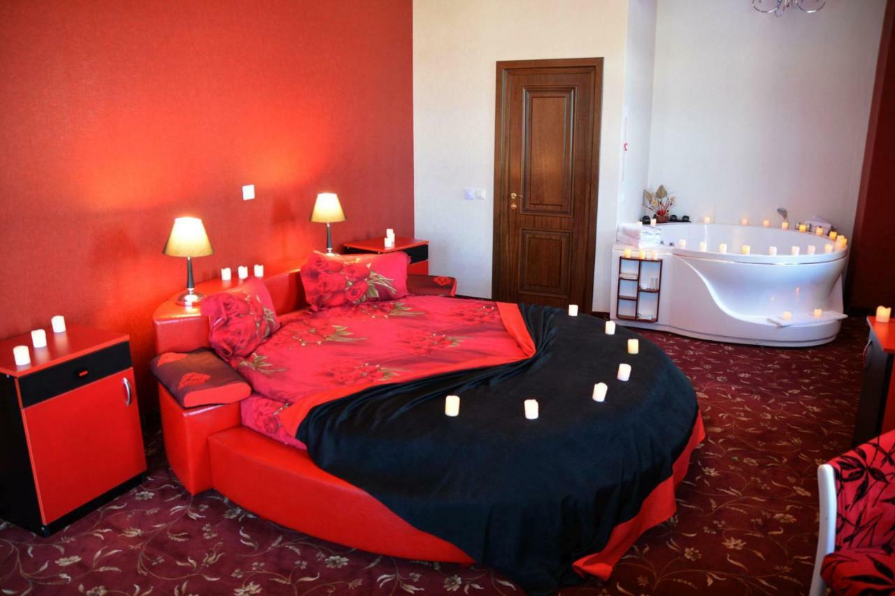 Pik Elegance Hotel Ploieşti Kültér fotó