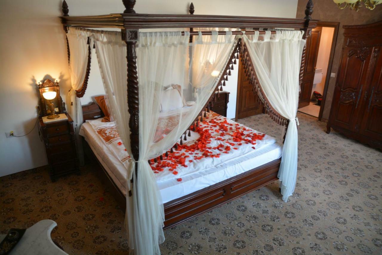 Pik Elegance Hotel Ploieşti Kültér fotó