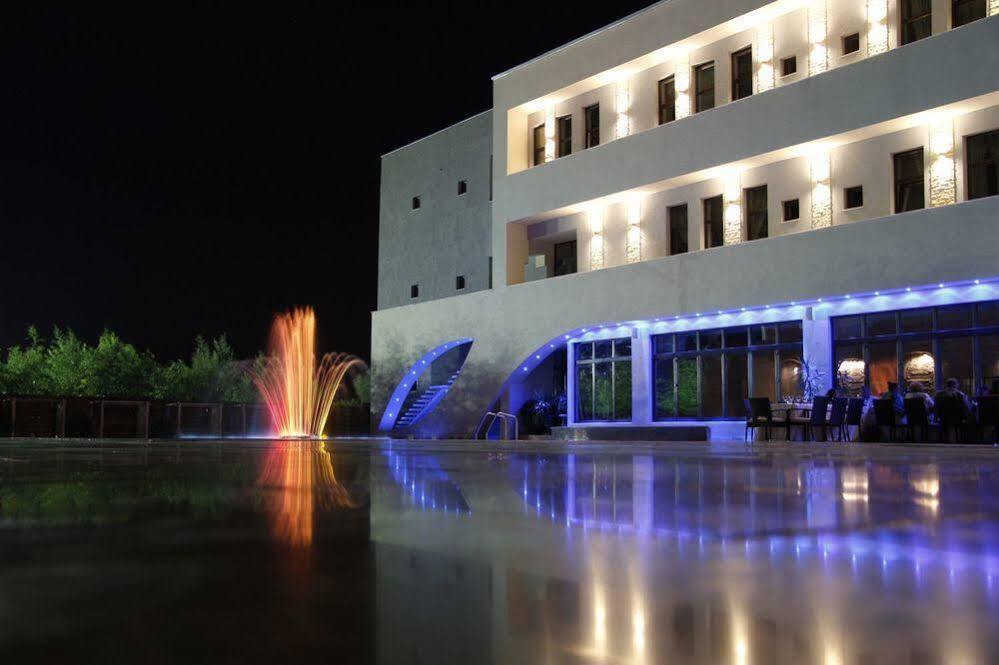 Pik Elegance Hotel Ploieşti Kültér fotó