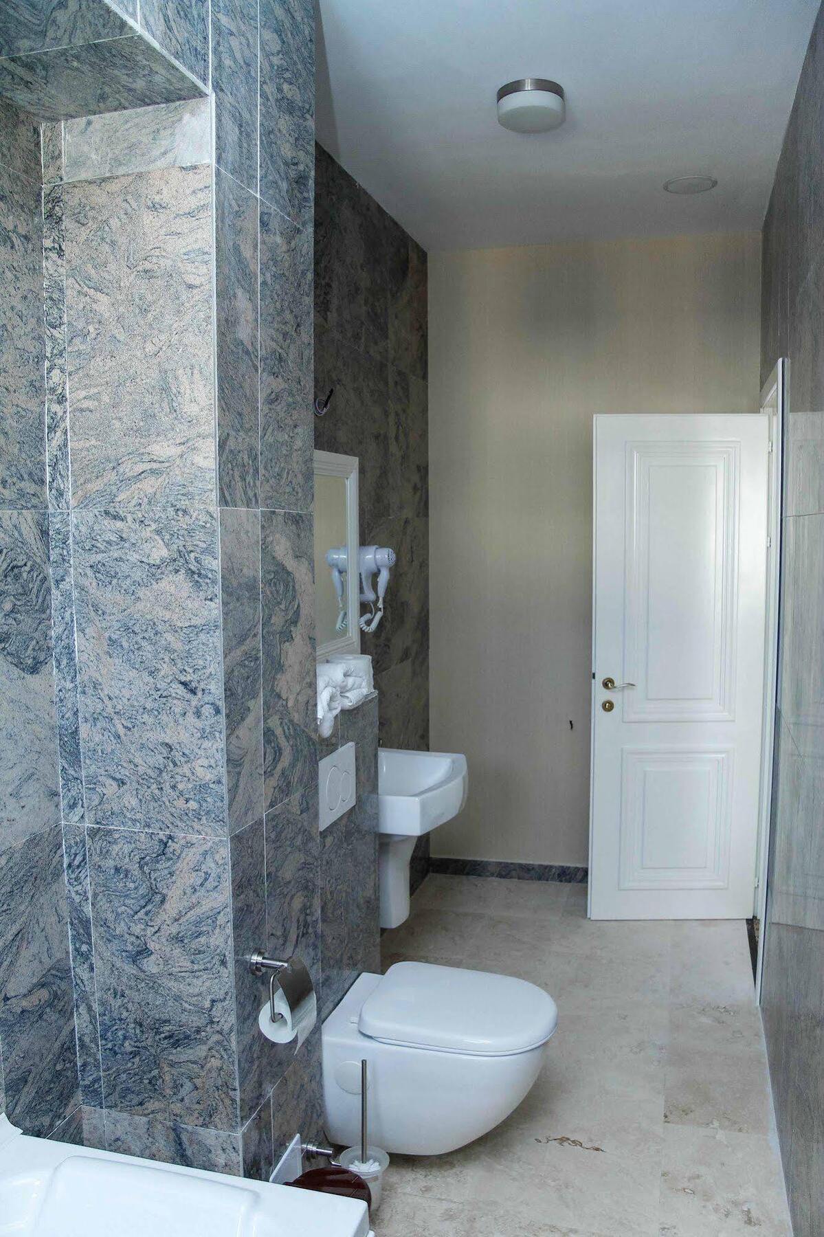 Pik Elegance Hotel Ploieşti Kültér fotó