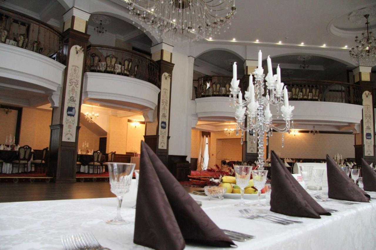 Pik Elegance Hotel Ploieşti Kültér fotó