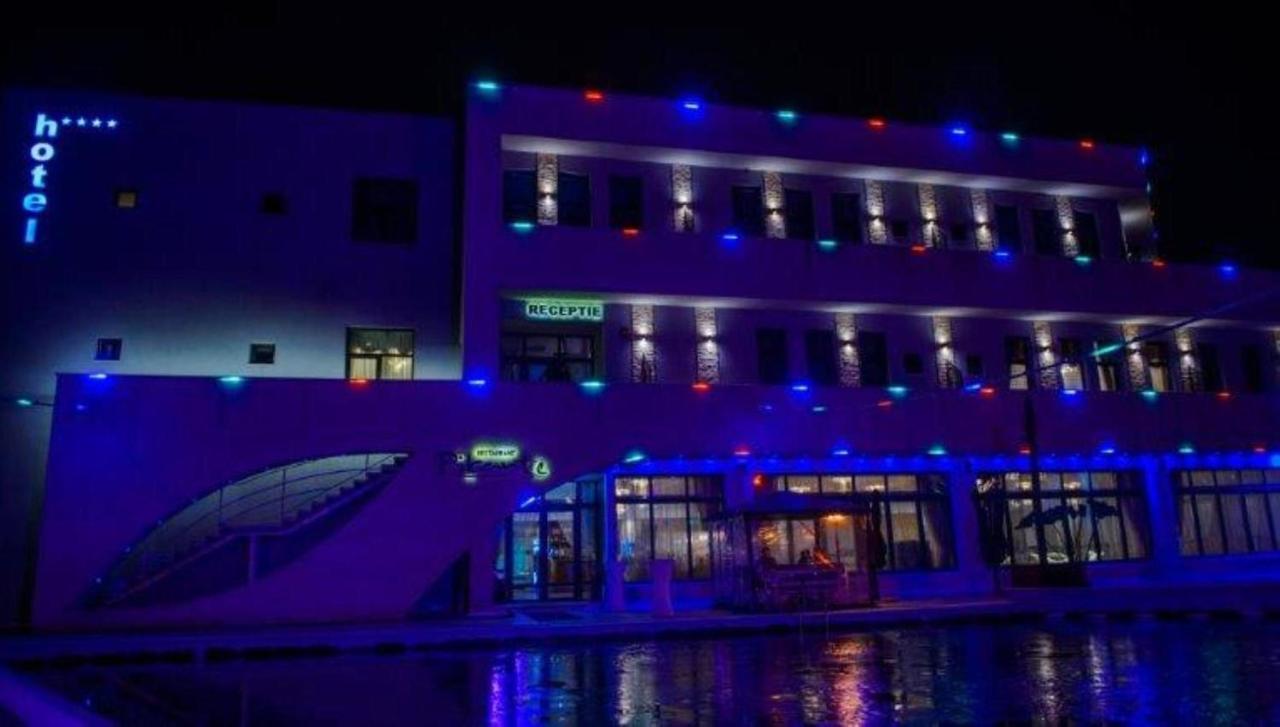 Pik Elegance Hotel Ploieşti Kültér fotó