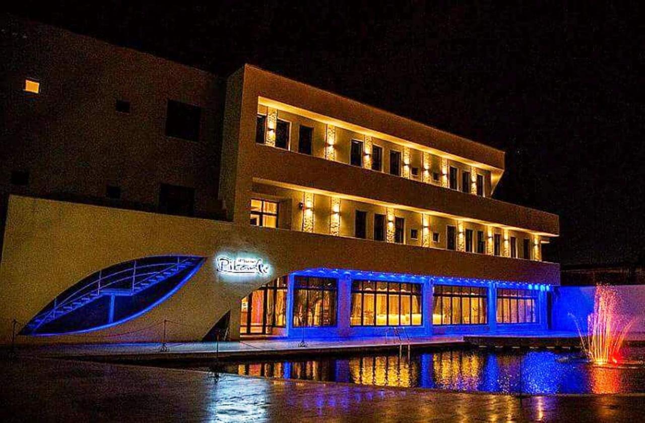 Pik Elegance Hotel Ploieşti Kültér fotó